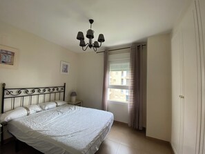 2 chambres, fer et planche Ă repasser, Wi-Fi, draps fournis