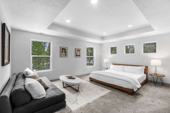 4 bedrooms, iron/ironing board, WiFi, bed sheets