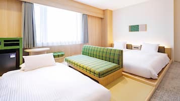 Down comforters, in-room safe, blackout drapes, free WiFi