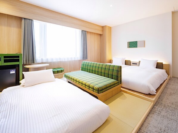 Down comforters, in-room safe, blackout drapes, free WiFi
