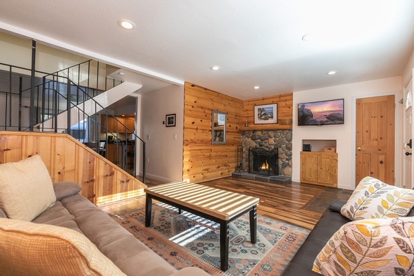 TV, fireplace
