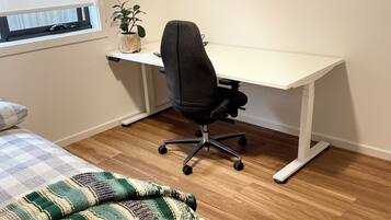 3 soverom, skrivebord, strykejern/-brett og wi-fi (inkludert)