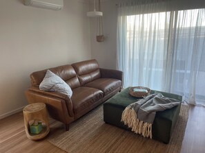 Smart TV, lettore DVD, libri