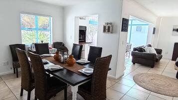 House, 4 Bedrooms, Smoking, Private Pool | Dining room