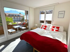 2 Schlafzimmer, Schreibtisch, Reisekinderbett, WLAN
