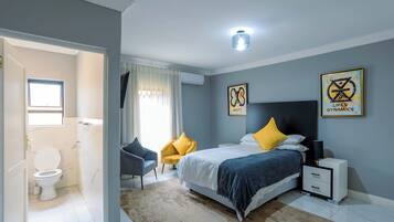 11 bedrooms, in-room safe, iron/ironing board, free WiFi