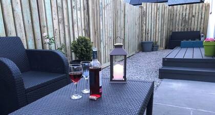 Self Contained Annex near Eden, Knightor and 10 min drive to beaches