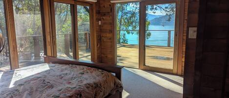 2 bedrooms, iron/ironing board, free WiFi