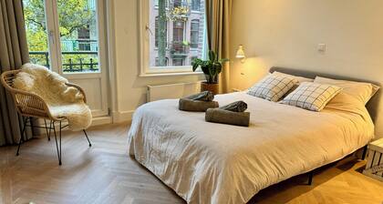 Beautiful, bright and quiet apartment close to the heart of Amsterdam. 2 slpkmrs.