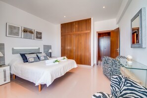 2 habitaciones, tabla de planchar con plancha y acceso a internet