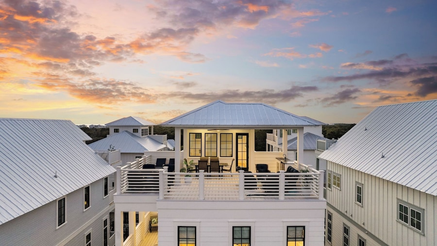 Beach Sea-ker's Retreat by Avantstay Rooftop Deck w/ Views, Pool, Luxury 5bdr