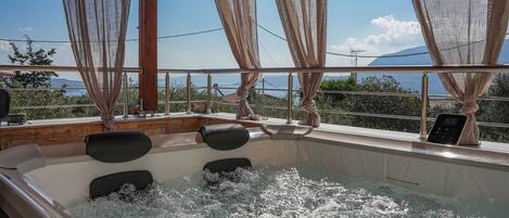 Bañera de hidromasaje exterior