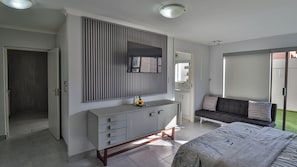1 bedroom, WiFi, bed sheets - Luxury 1BR Stay w/ Pool in Mossel Bay Golf Estate (Mossel Bay)