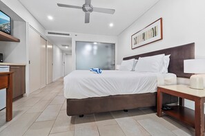 1 dormitorio, tabla de planchar con plancha, wifi gratis y ropa de cama