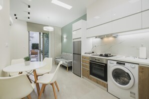 Fridge, oven, stovetop, dishwasher - Central Apts. for Large group with Parking & Yard (Chania)