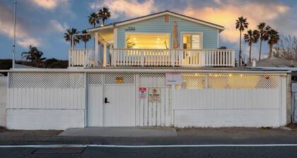 Steps to the Beach, Firepit & Patio Long-term Newport Beach Stay Coastal Cove