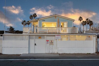 Steps to the Beach, Firepit & Patio Long-term Newport Beach Stay Coastal Cove