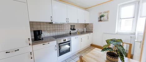 Refrigerador, horno, parrilla de estufa y lavavajillas