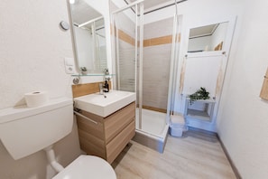 Bruser, hårtørrer, Toiletpapir