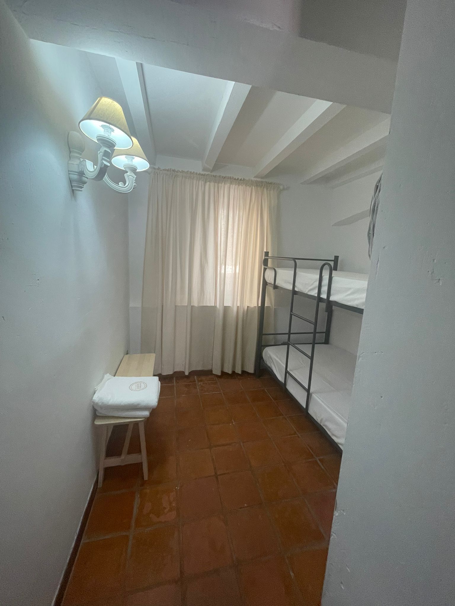 1 habitación y cuna de viaje 