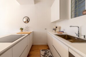 Fridge, stovetop, dishwasher, coffee/tea maker