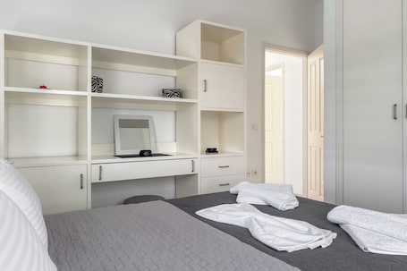 2 bedrooms, iron/ironing board, free WiFi