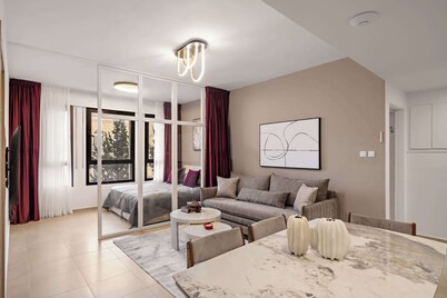 Luxurious 3BDR In King David 19 with Parking