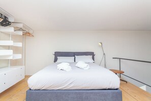 1 bedroom, iron/ironing board, WiFi, bed sheets - San Teodoro 34 - Stylish Apartment in front of Roman Forum (Roma)