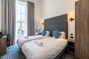 Standard Twin Room, Ensuite | Iron/ironing board, free WiFi, bed sheets - The J Hyde Park Hotel (London)