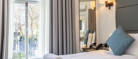 1 habitación, tabla de planchar con plancha, wifi gratis y ropa de cama