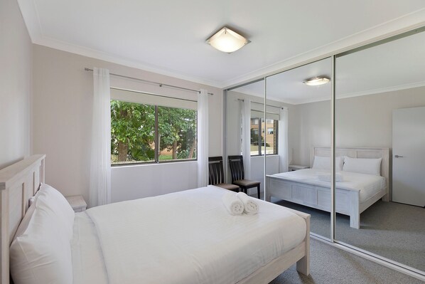1 bedroom, bed sheets