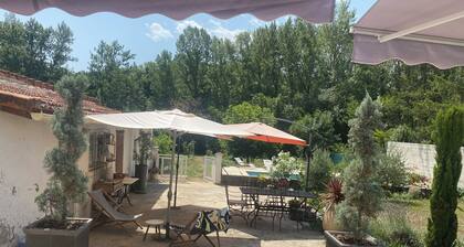 Charmante Maison de plain- pied avec piscine au sel. EntiÚrement rénovée en 2022