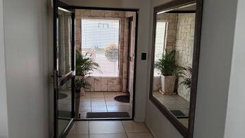 House, 5 Bedrooms, Smoking, Private Pool | Interior