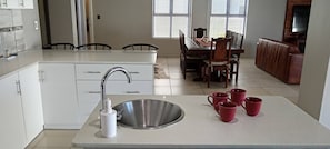 House, 5 Bedrooms, Smoking, Private Pool | Interior