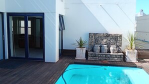 Pool - Relax in Style at Ndigo Blue, Langebaan's Coziest Holiday Home (Langebaan)