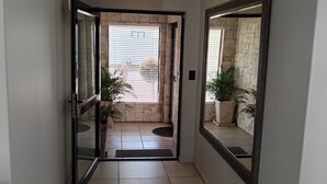 Interior - Relax in Style at Ndigo Blue, Langebaan's Coziest Holiday Home (Langebaan)