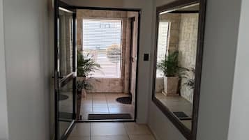 House, 5 Bedrooms, Smoking, Private Pool | Interior