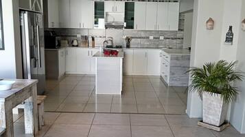 House, 5 Bedrooms, Smoking, Private Pool | Interior