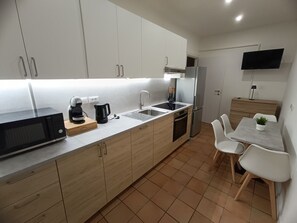 冰箱、微波炉、烤箱、炉灶