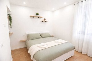 2 slaapkamers, reisbedje, wifi, beddengoed