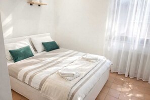 2 slaapkamers, reisbedje, wifi, beddengoed