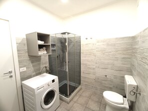 Hair dryer, bidet, towels, soap - Byron's Holiday House (Ground Floor) (Gorizia)