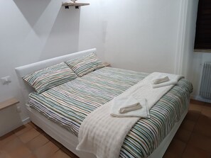 2 habitaciones, cuna de viaje, wifi y ropa de cama 