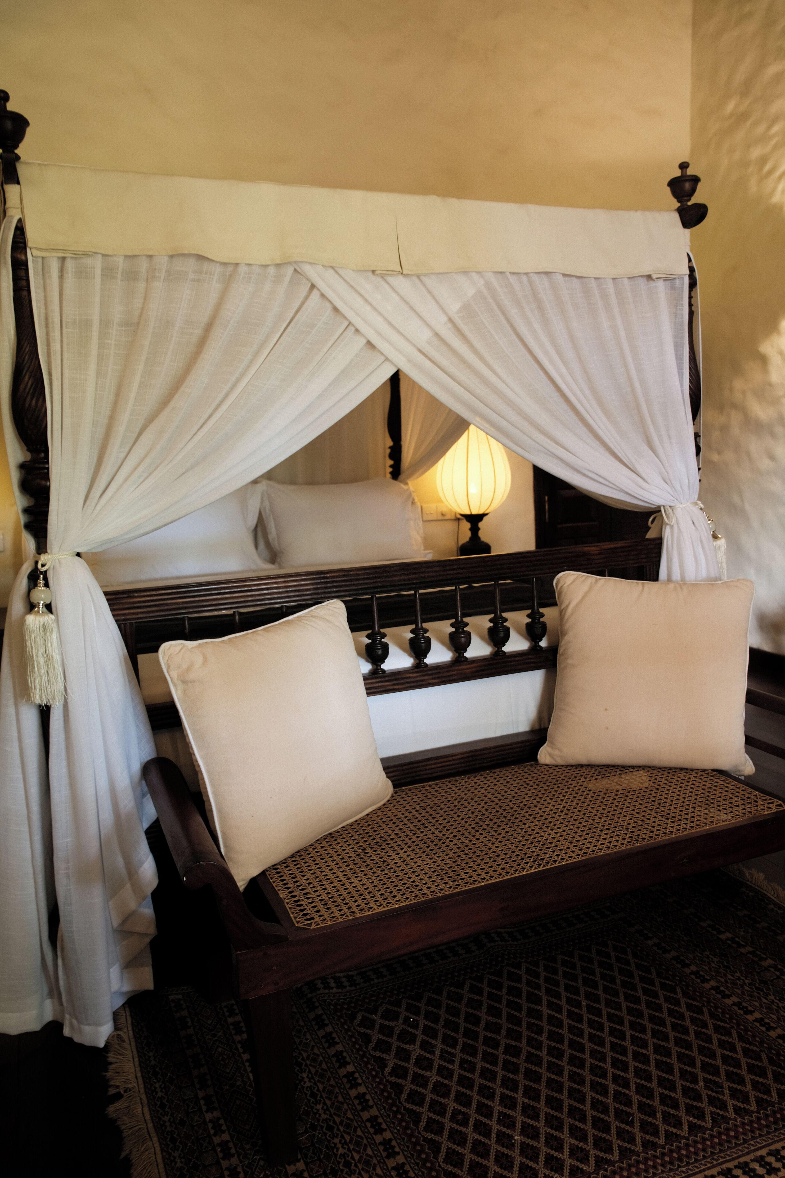 Zimmersafe, Schreibtisch, laptopgeeigneter Arbeitsplatz