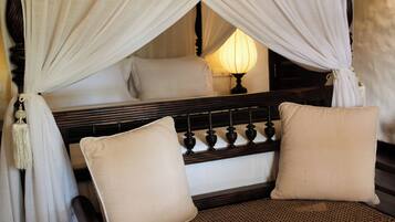 Zimmersafe, Schreibtisch, laptopgeeigneter Arbeitsplatz