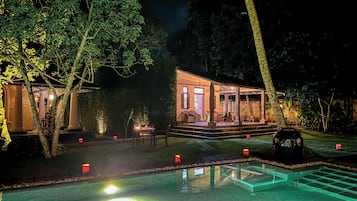 15 outdoor pools