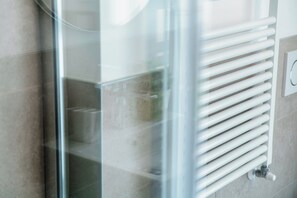 Luxury-Apartment, Stadtblick | Badezimmer