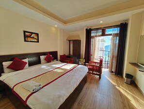 Deluxe Double Room, City View | Hypo-allergenic bedding, rollaway beds, free WiFi, bed sheets - The Narayani Continental Hotel (Gangtok)