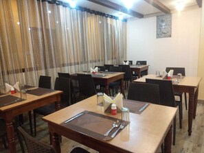 Restaurant - The Narayani Continental Hotel (Gangtok)