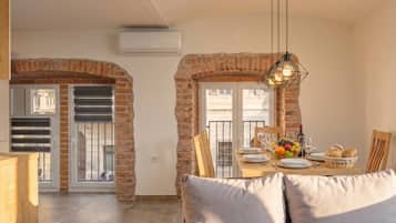 Family Apartment, 1 Bedroom, Microwave (Rijeka City Vibes Apartment) | Dining